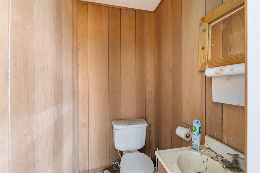 2251 Highway 6 - Photo 11