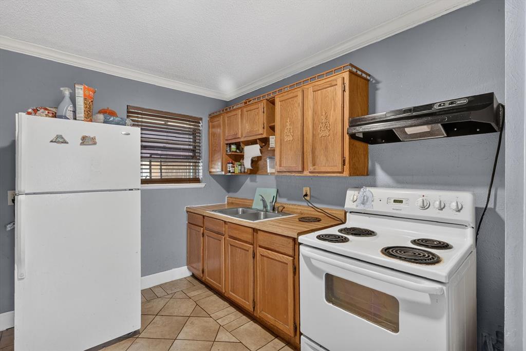 2612 Dinah Drive - Photo 9