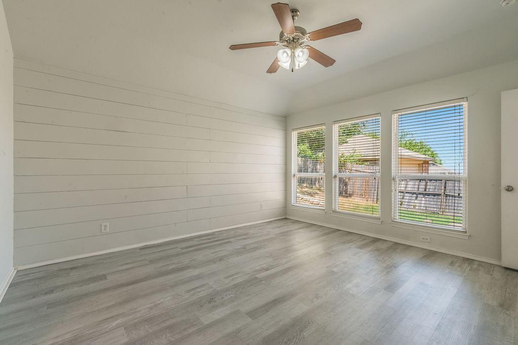 912 Hidden Oaks Drive - Photo 11