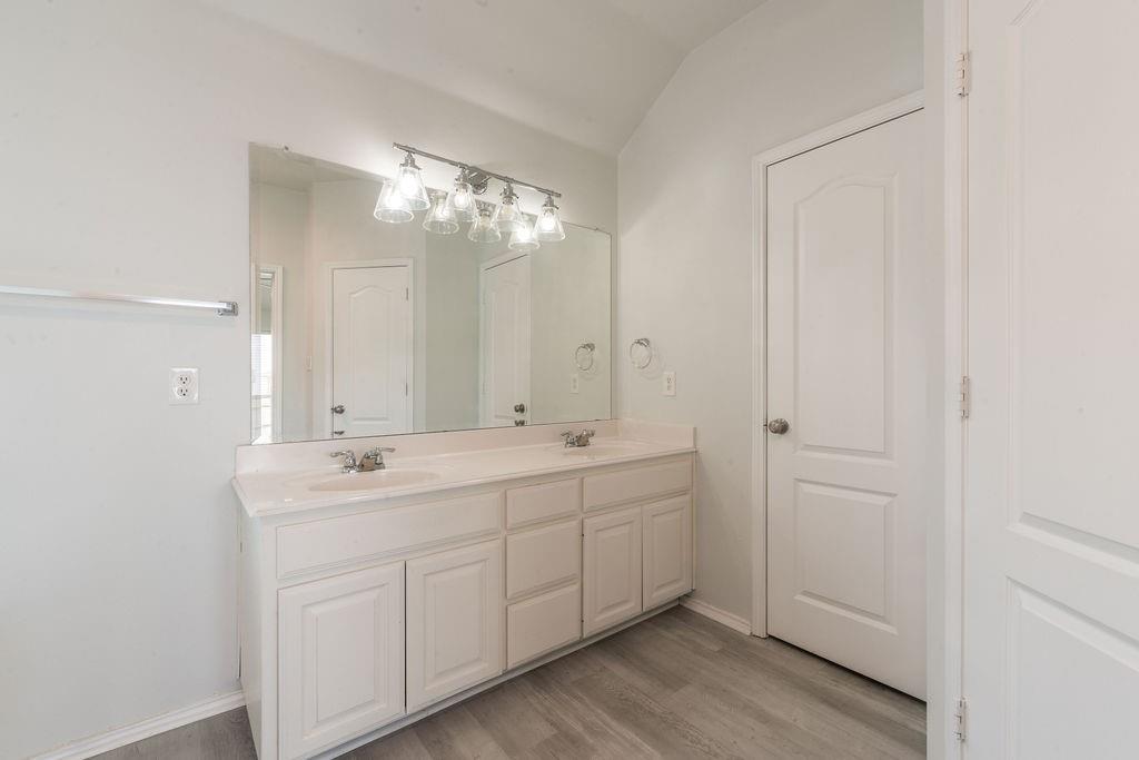 912 Hidden Oaks Drive - Photo 13