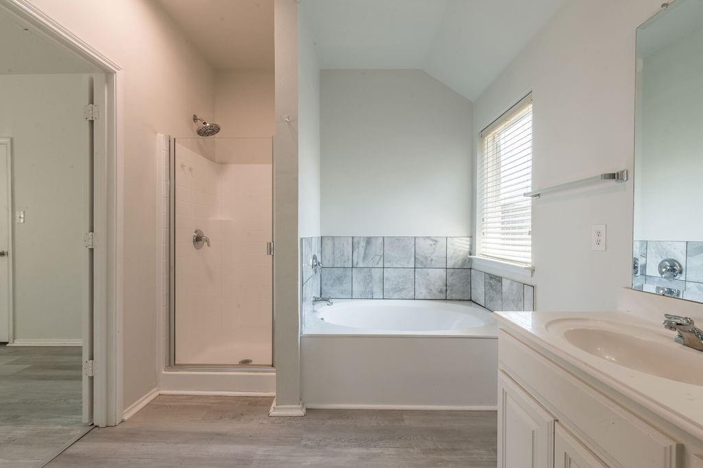 912 Hidden Oaks Drive - Photo 14