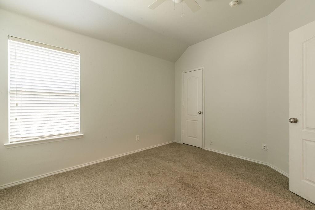 912 Hidden Oaks Drive - Photo 15