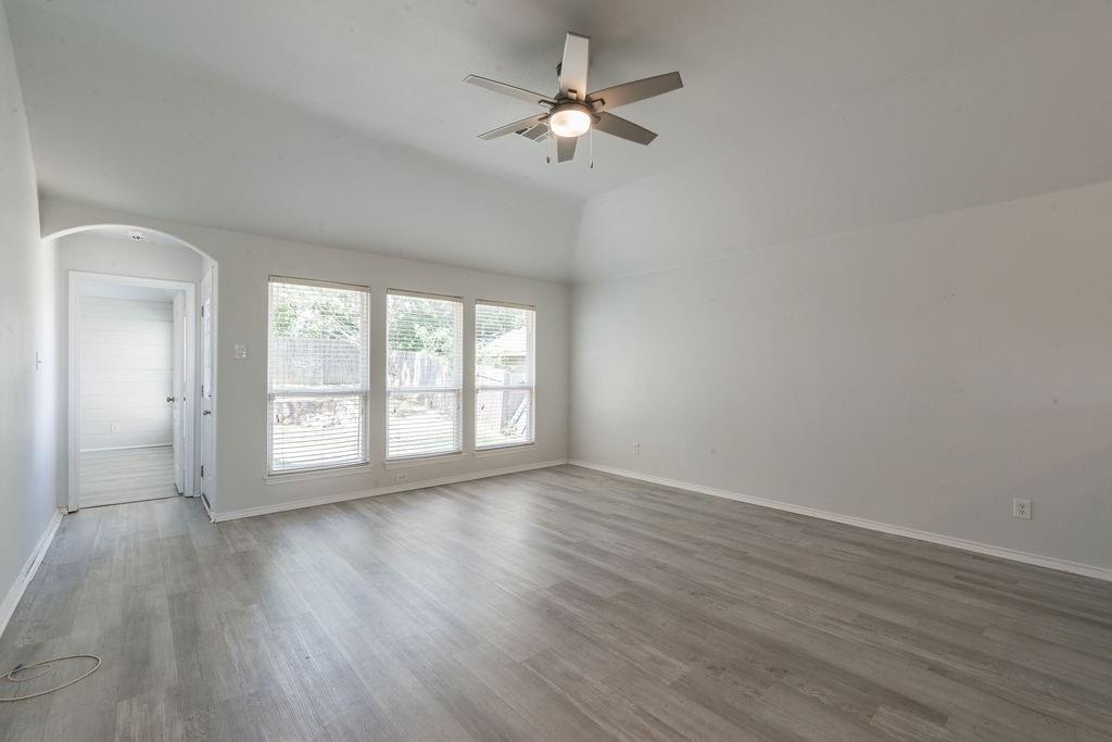 912 Hidden Oaks Drive - Photo 5