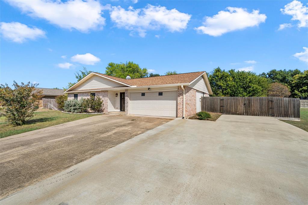 2110 Carnation Lane - Photo 3