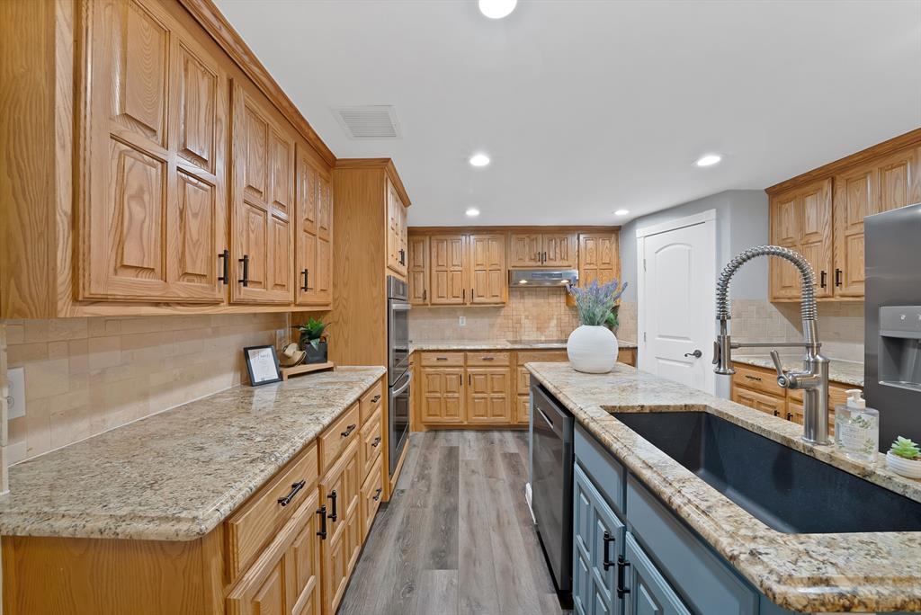 306 E Rochelle Boulevard - Photo 10