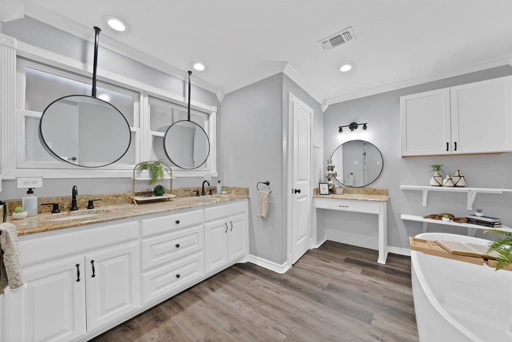 306 E Rochelle Boulevard - Photo 14
