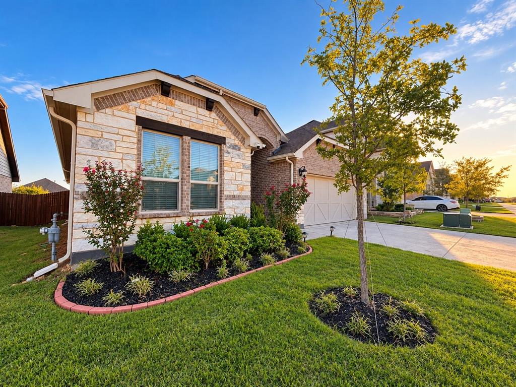 2061 St Andrews Way - Photo 1