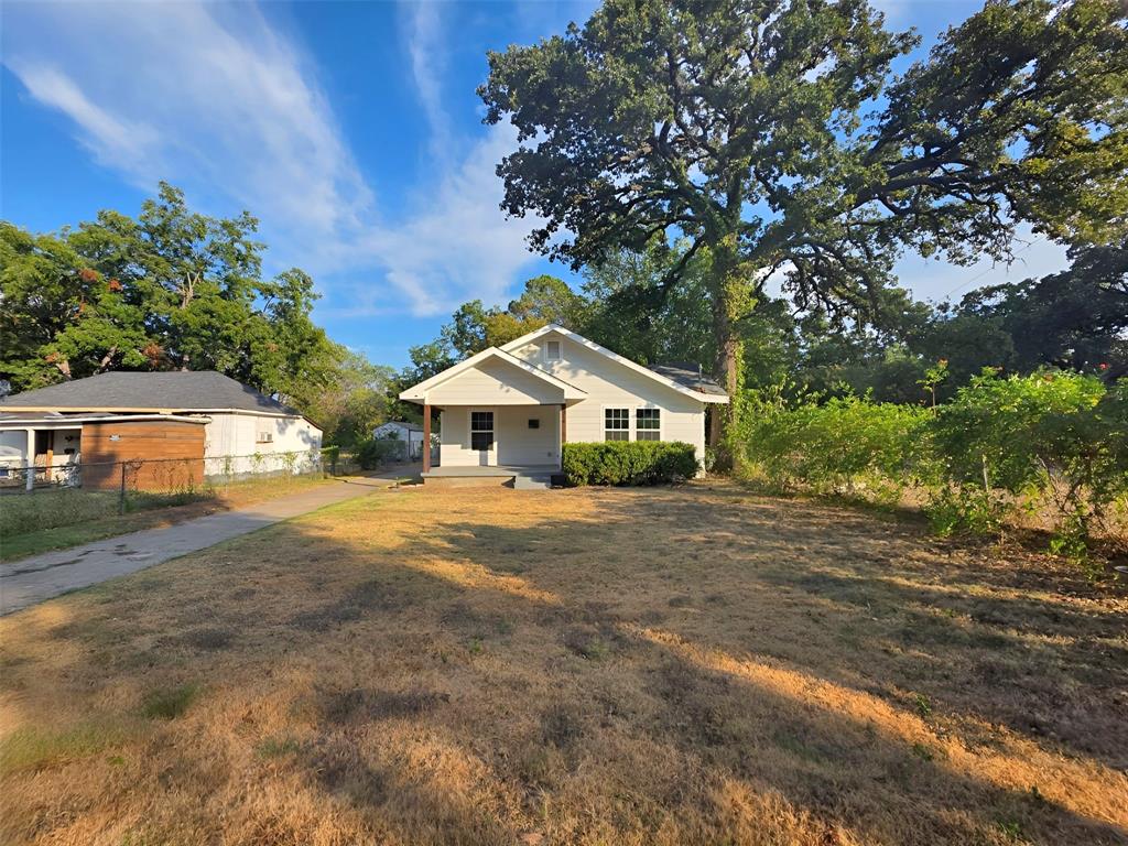 2914 Carpenter Avenue - Photo 1