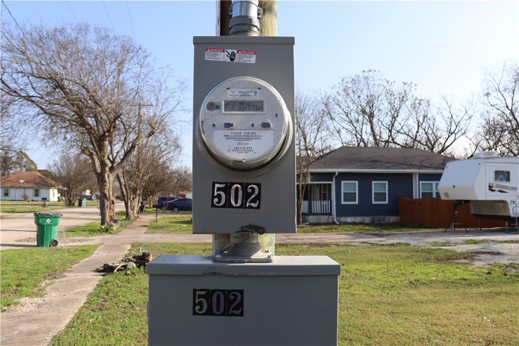 502 E Navarro Street - Photo 10